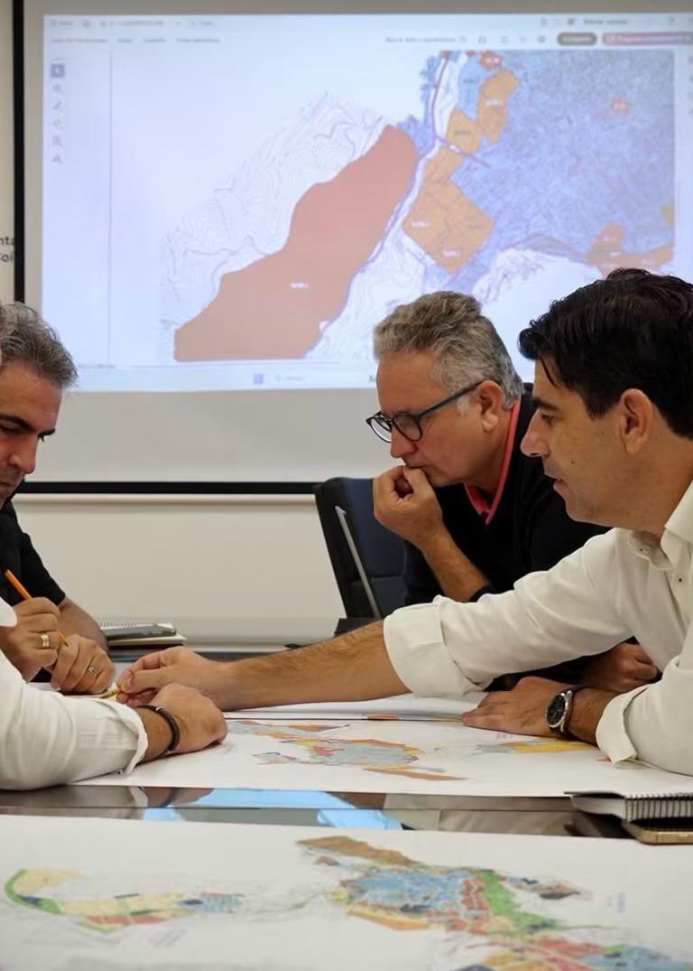 Un momento de la reunión del Alcalde con el área de Urbanismo