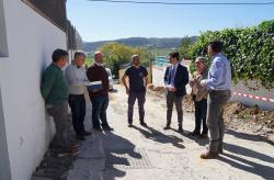 Alcalde visitando las obras de la red de agua en El Gato y Caballo Blanco