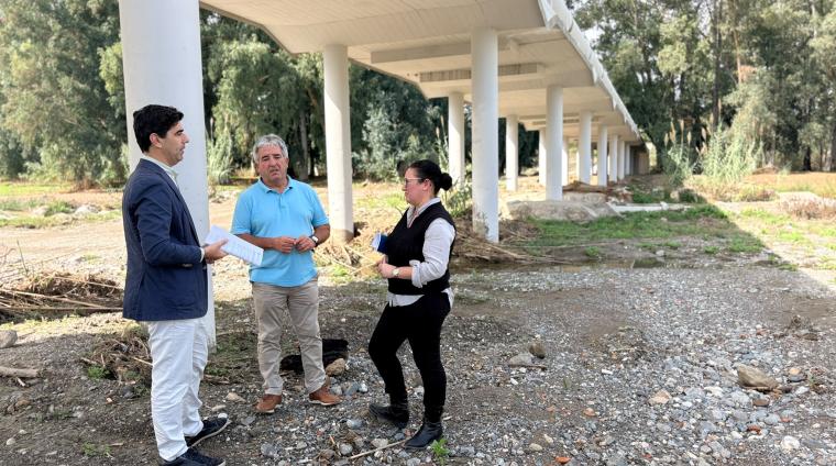 Los trabajos dotarán de mayor seguridad al paso sobre el río